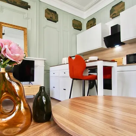 à Auch, 20 M² Avec Vue Sur La *